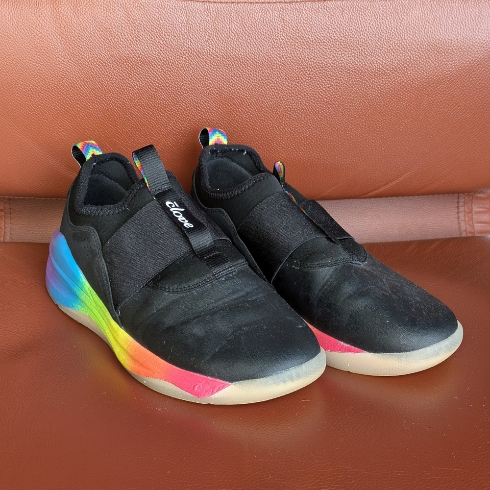 Clove Solo rainbow nursing sneakers